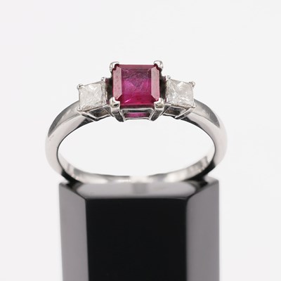 Lot 261 - AN 18CT WHITE GOLD RUBY AND DIAMOND TRILOGY RING.