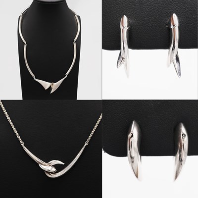 Lot 334 - A SHAUN LEANE NECKLACE AND EARRINGS SET.
