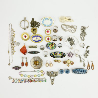 Lot 305 - A COLLECTION OF ASSORTED SILVER JEWELLERY.