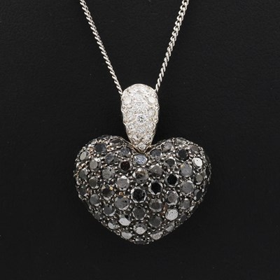 Lot 232 - A DE GRISOGONO 18CT WHITE GOLD DIAMOND SET PENDANT NECKLACE.